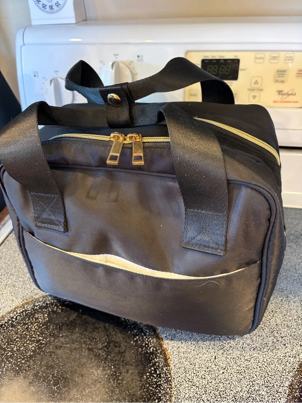 Breastfeeding travel pump bag, insulated with ice pack and 2 storage bottles